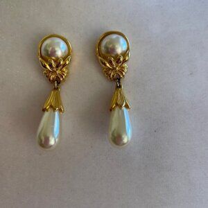 D'ORLAN Signed Vintage Pierced Dangle Earrings Gold Plated Handet Pearls